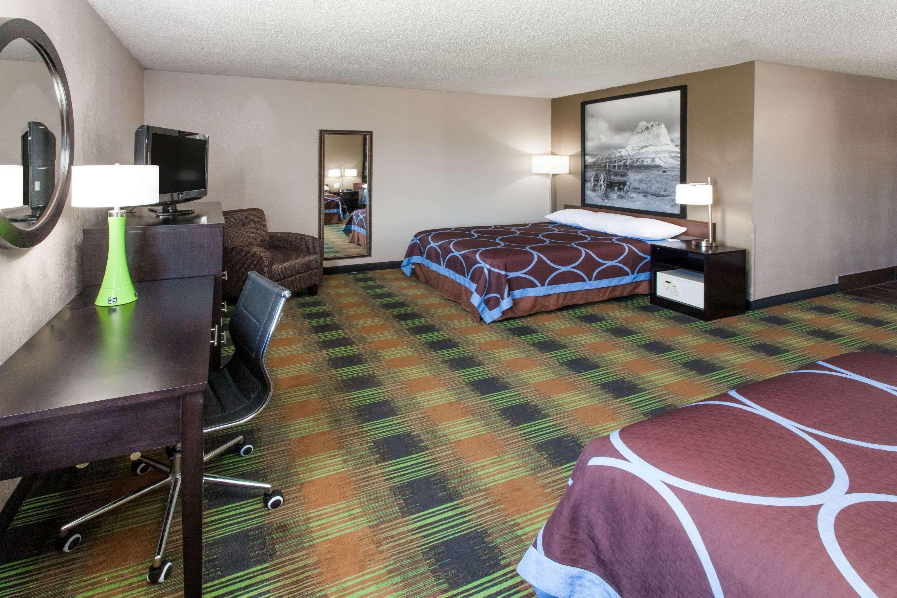 Super 8 By Wyndham Keokuk Hotel Exterior photo