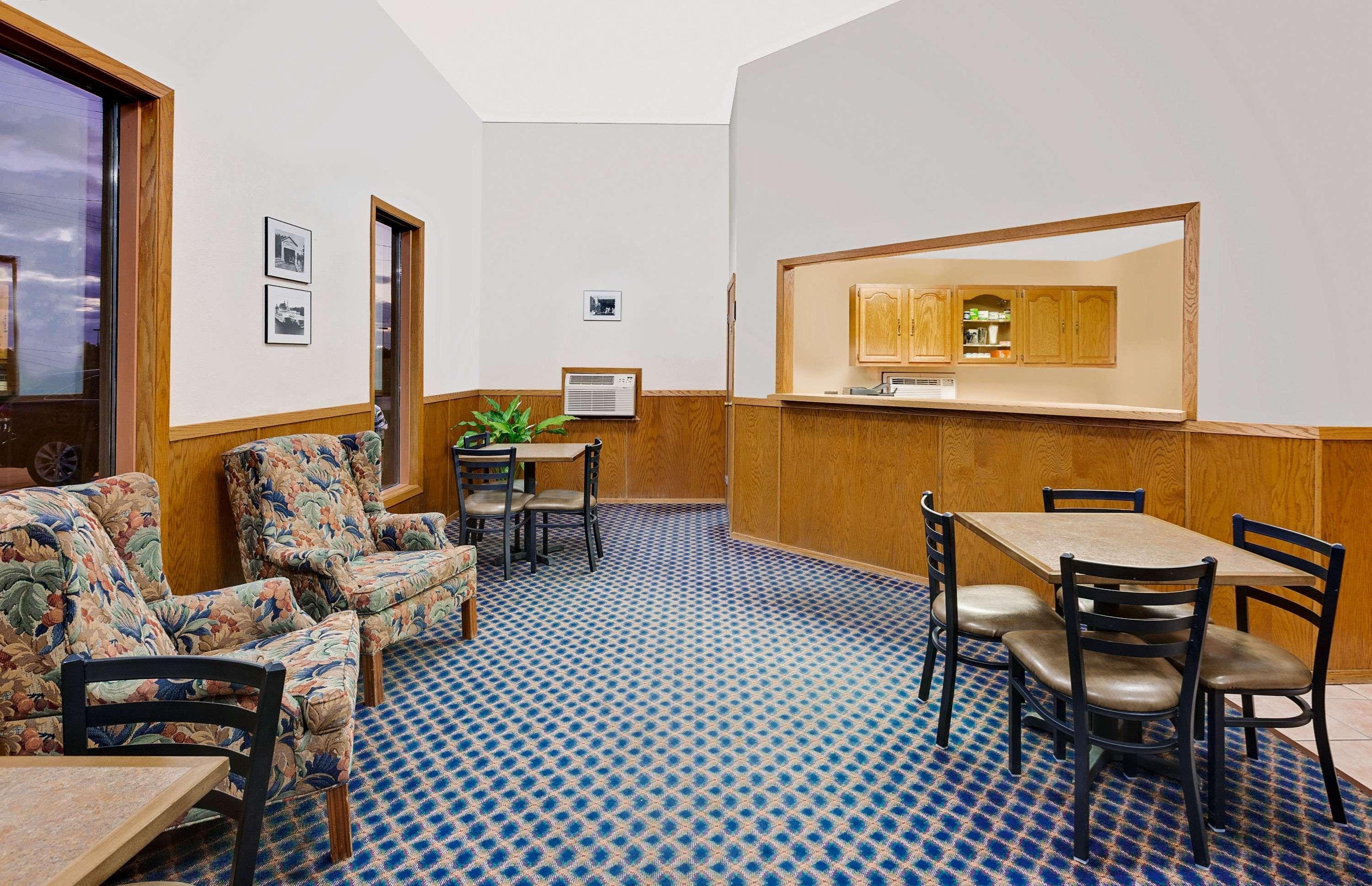 Super 8 By Wyndham Keokuk Hotel Exterior photo