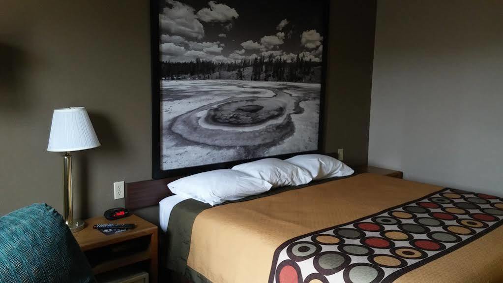 Super 8 By Wyndham Keokuk Hotel Exterior photo