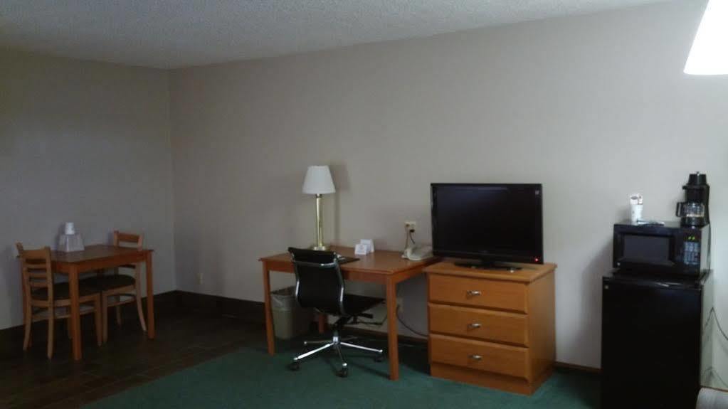 Super 8 By Wyndham Keokuk Hotel Exterior photo