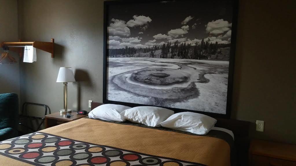 Super 8 By Wyndham Keokuk Hotel Exterior photo
