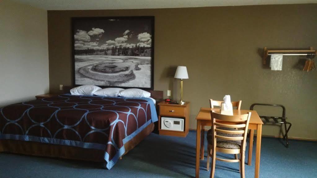 Super 8 By Wyndham Keokuk Hotel Exterior photo