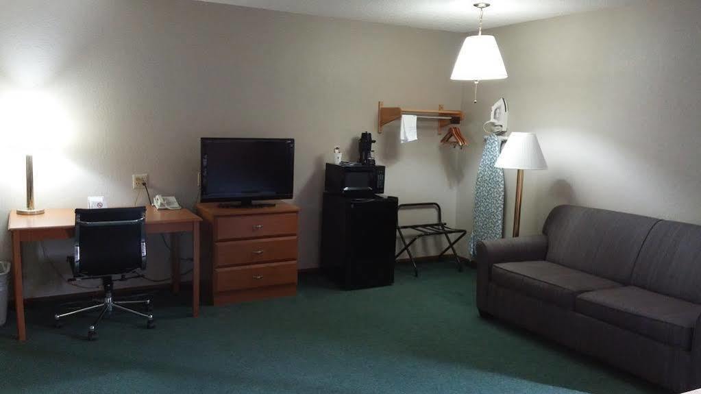Super 8 By Wyndham Keokuk Hotel Exterior photo