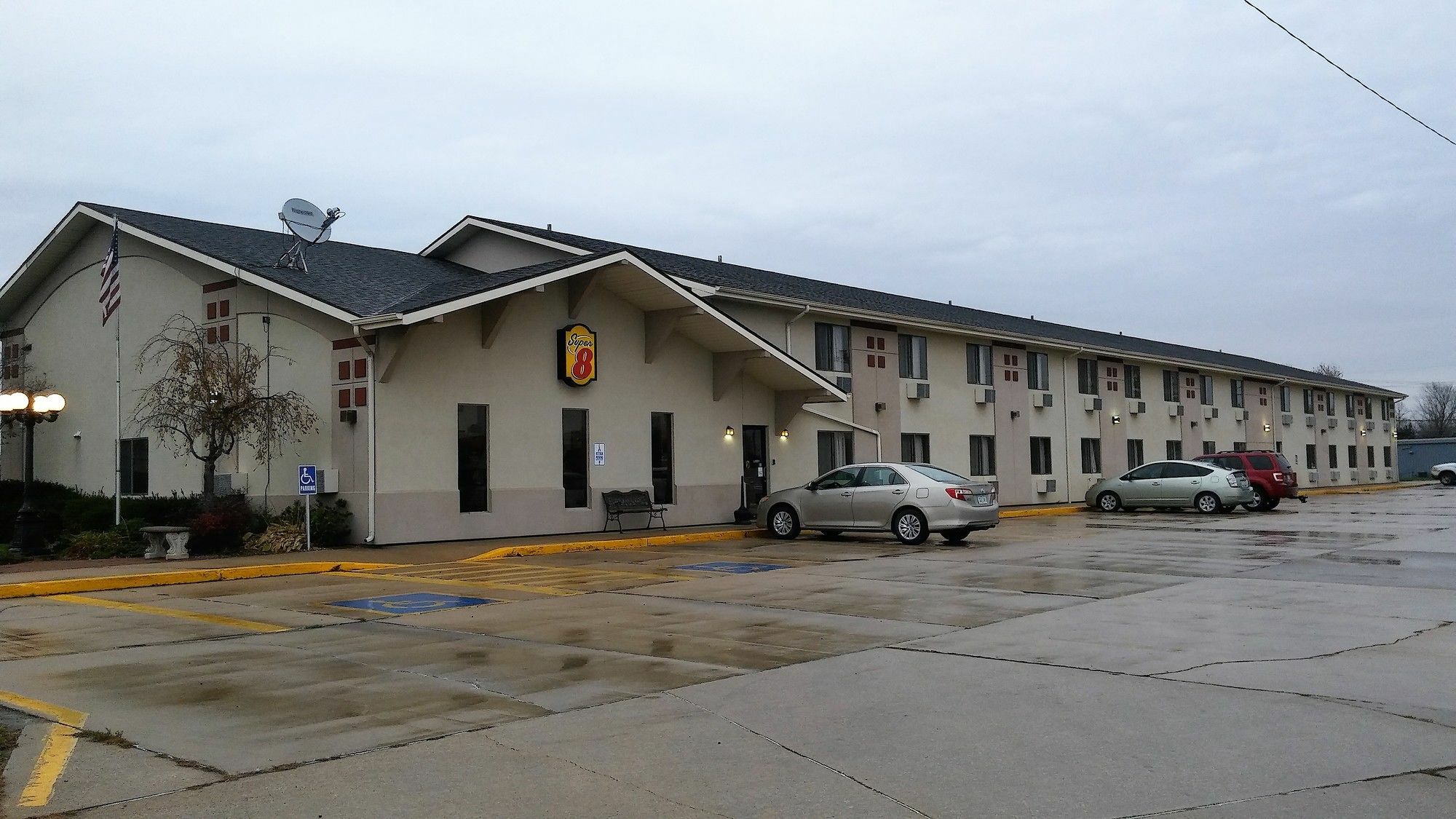 Super 8 By Wyndham Keokuk Hotel Exterior photo